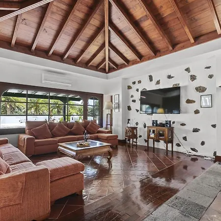 Вилла Villa Haria Lux By Escapehome *